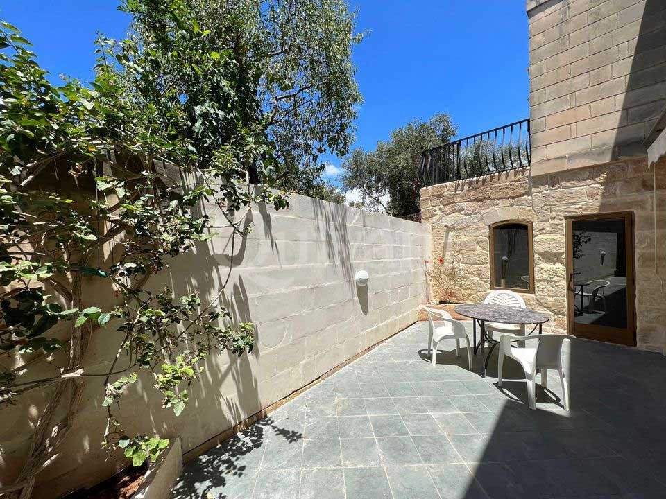 Qrendi, Furnished Maisonette