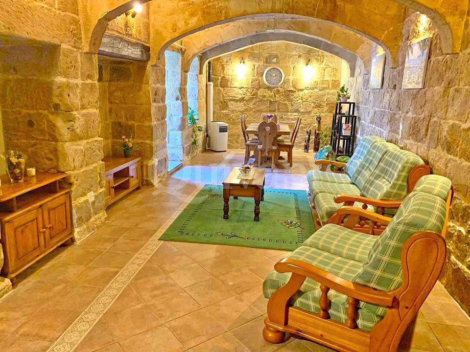 Qrendi, Furnished Maisonette