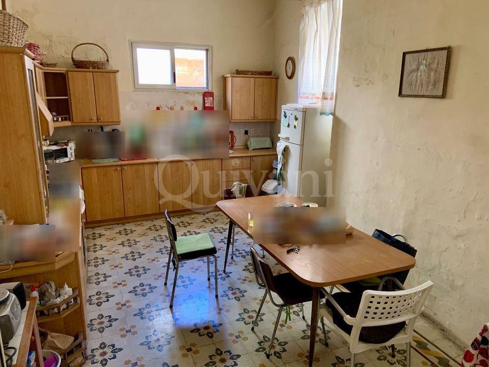 Santa Venera, Stately converted Palazzo