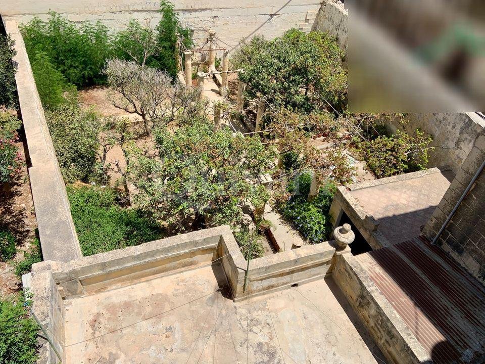 Santa Venera, Stately converted Palazzo
