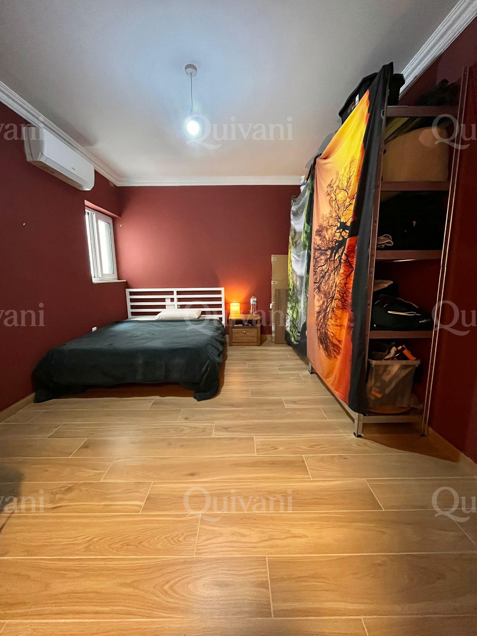 Iklin, Apartment