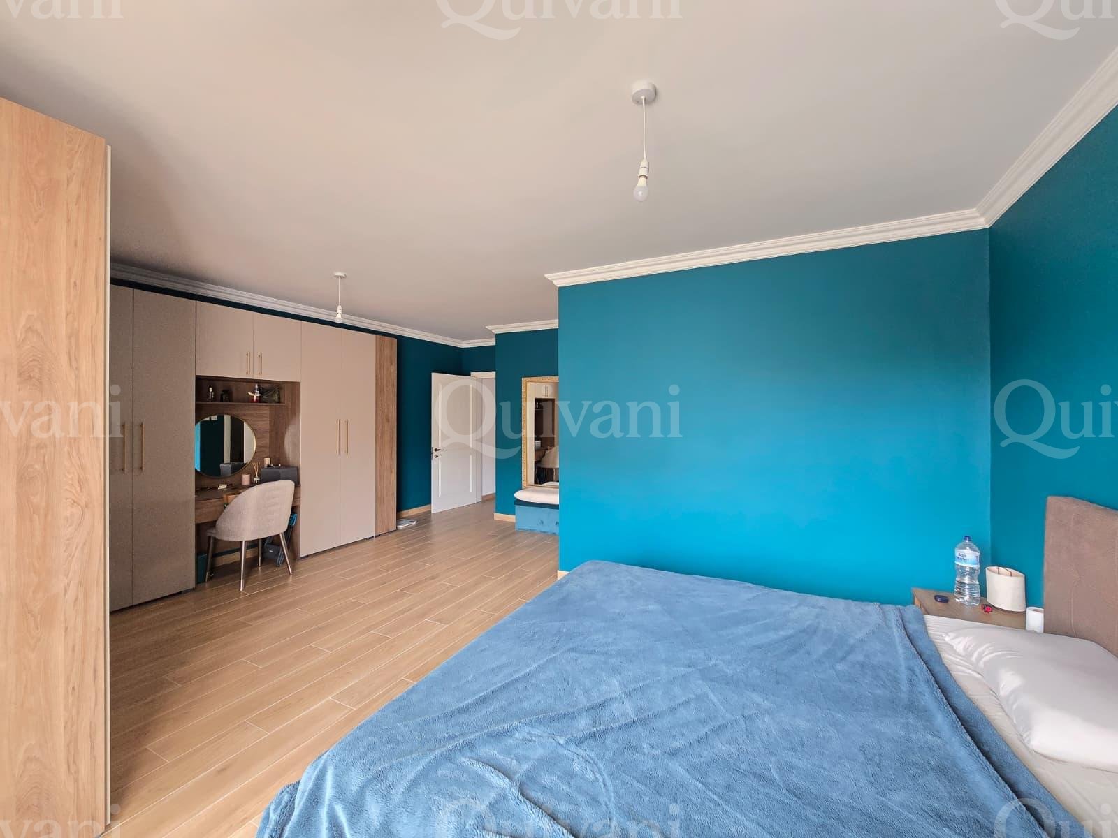 Iklin, Apartment