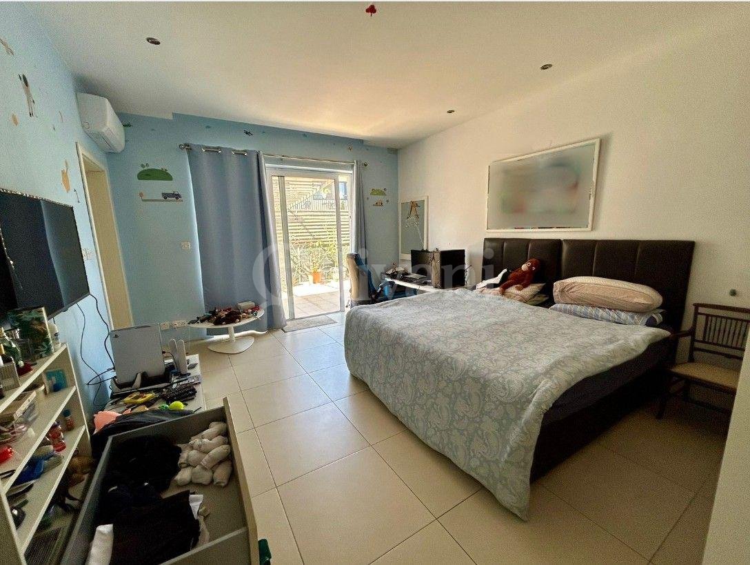 St Julians, Finished, Penthouse