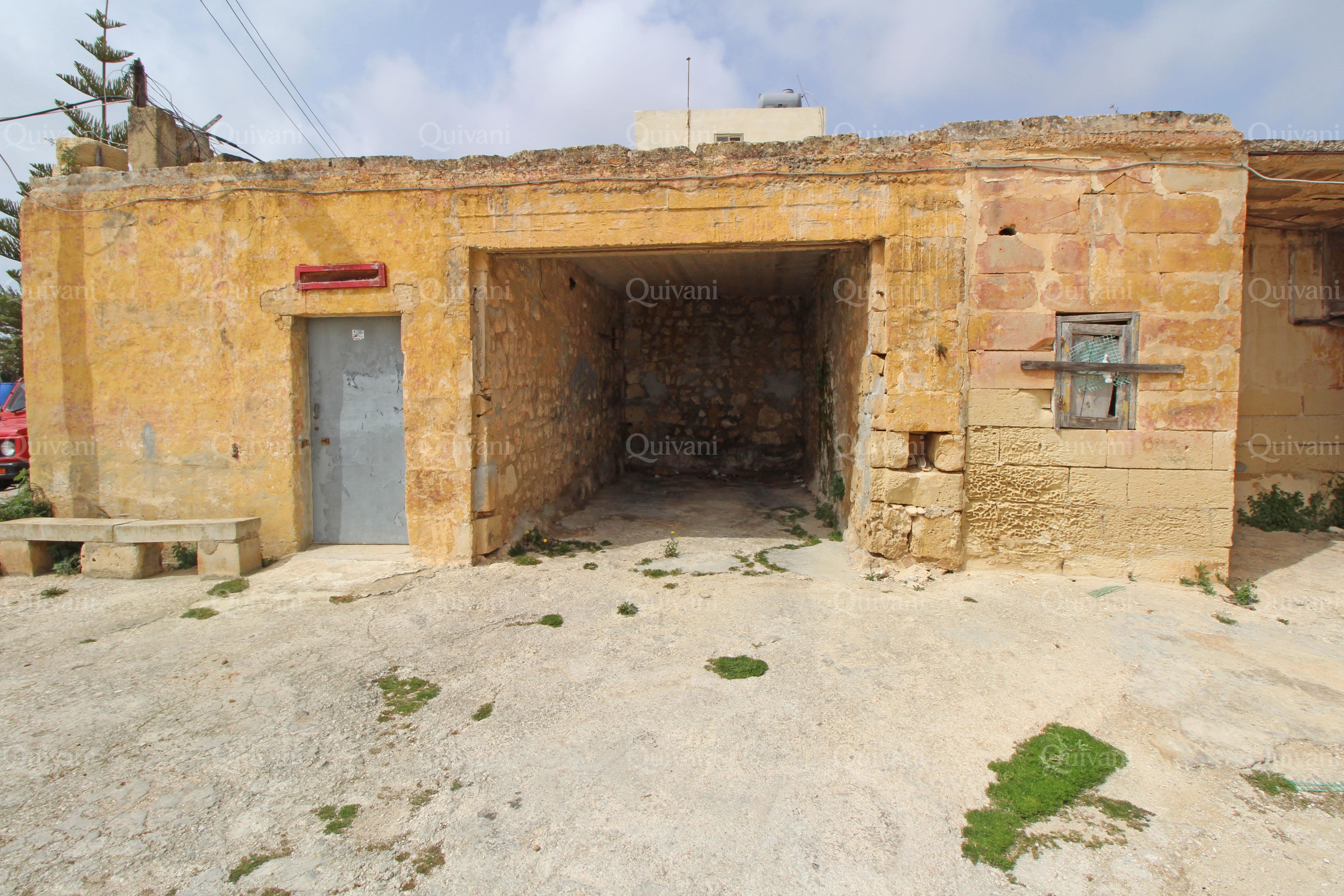 Rabat, Unconverted Farmhouse