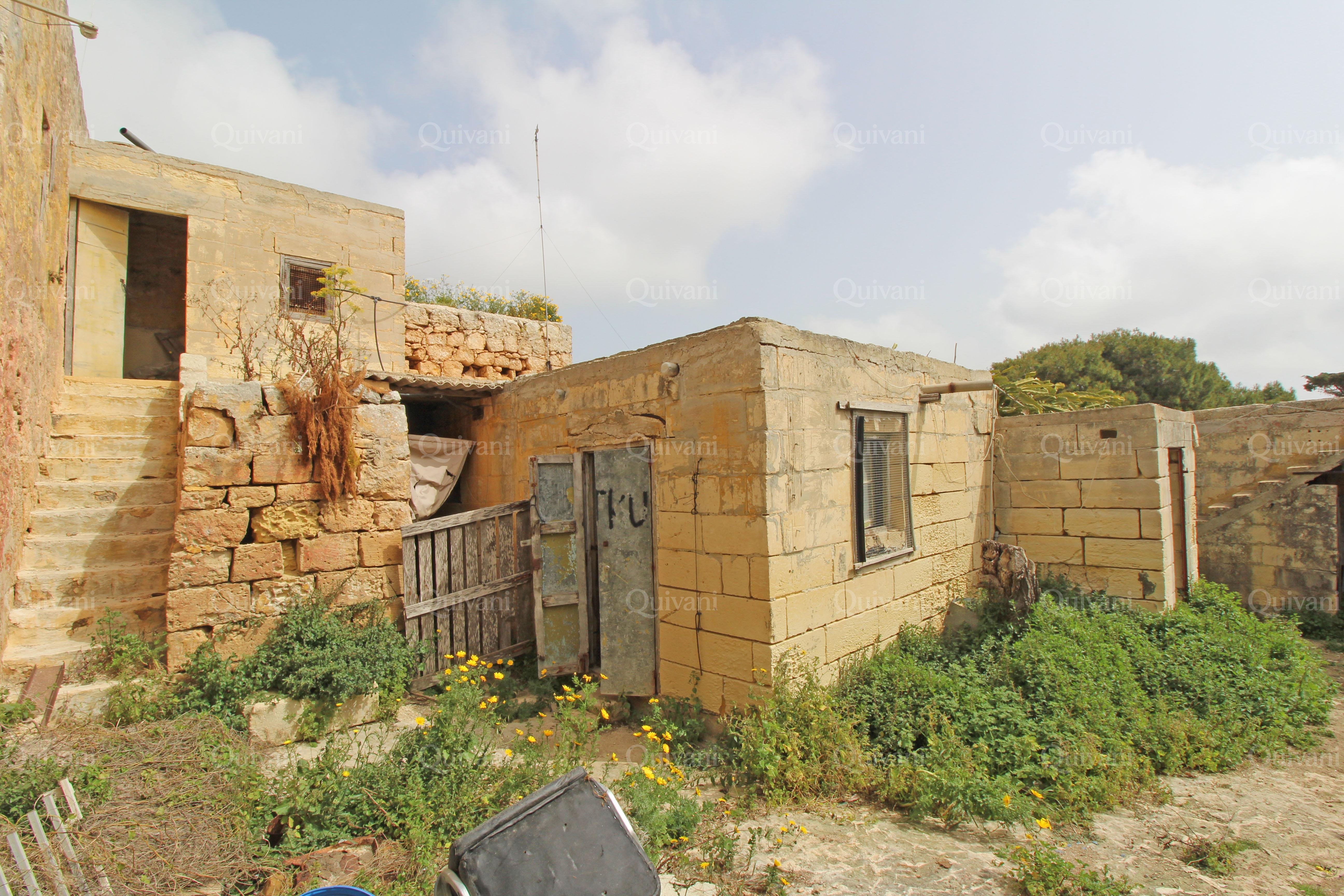 Rabat, Unconverted Farmhouse