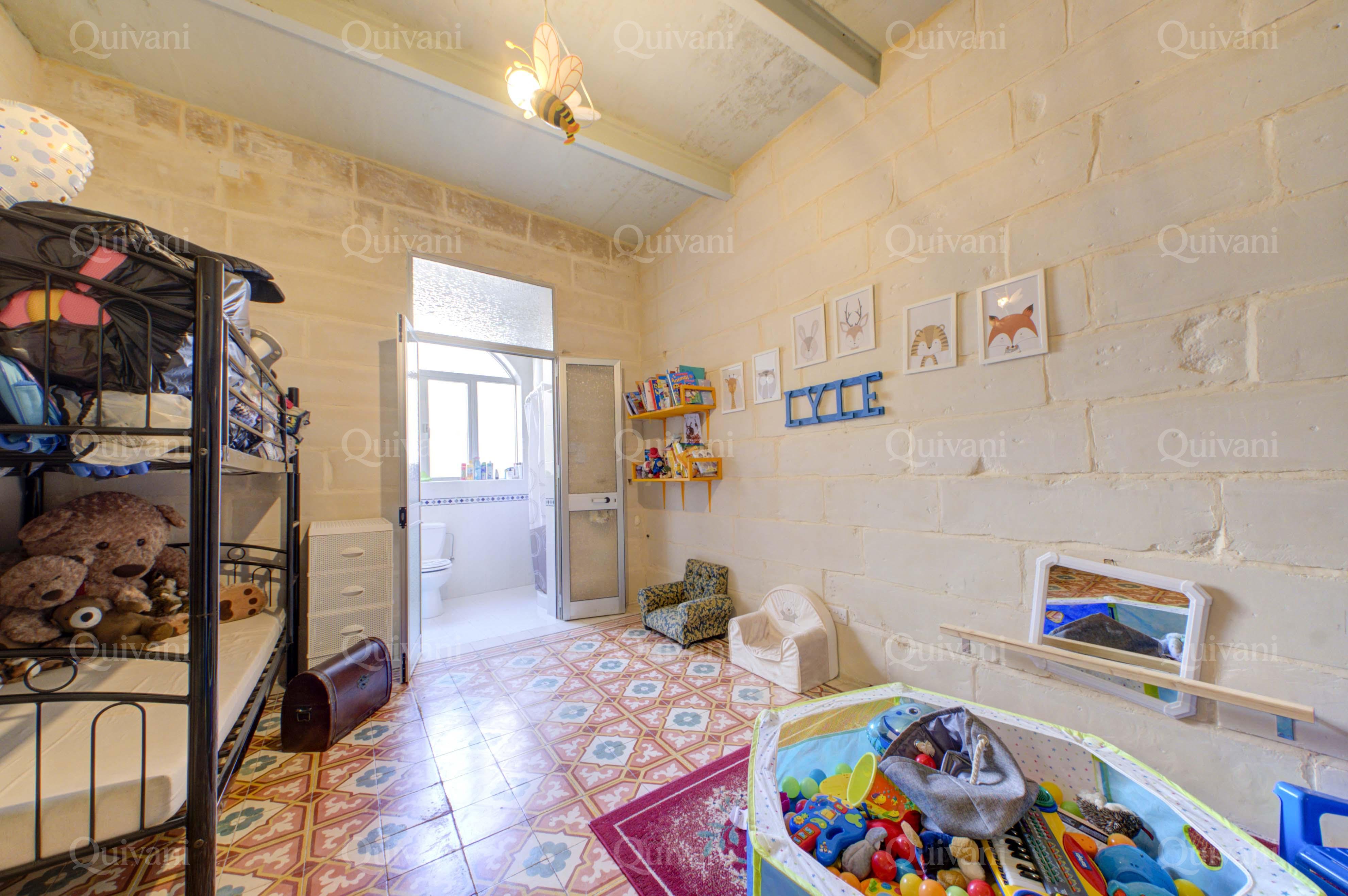 Hamrun, Furnished Town House