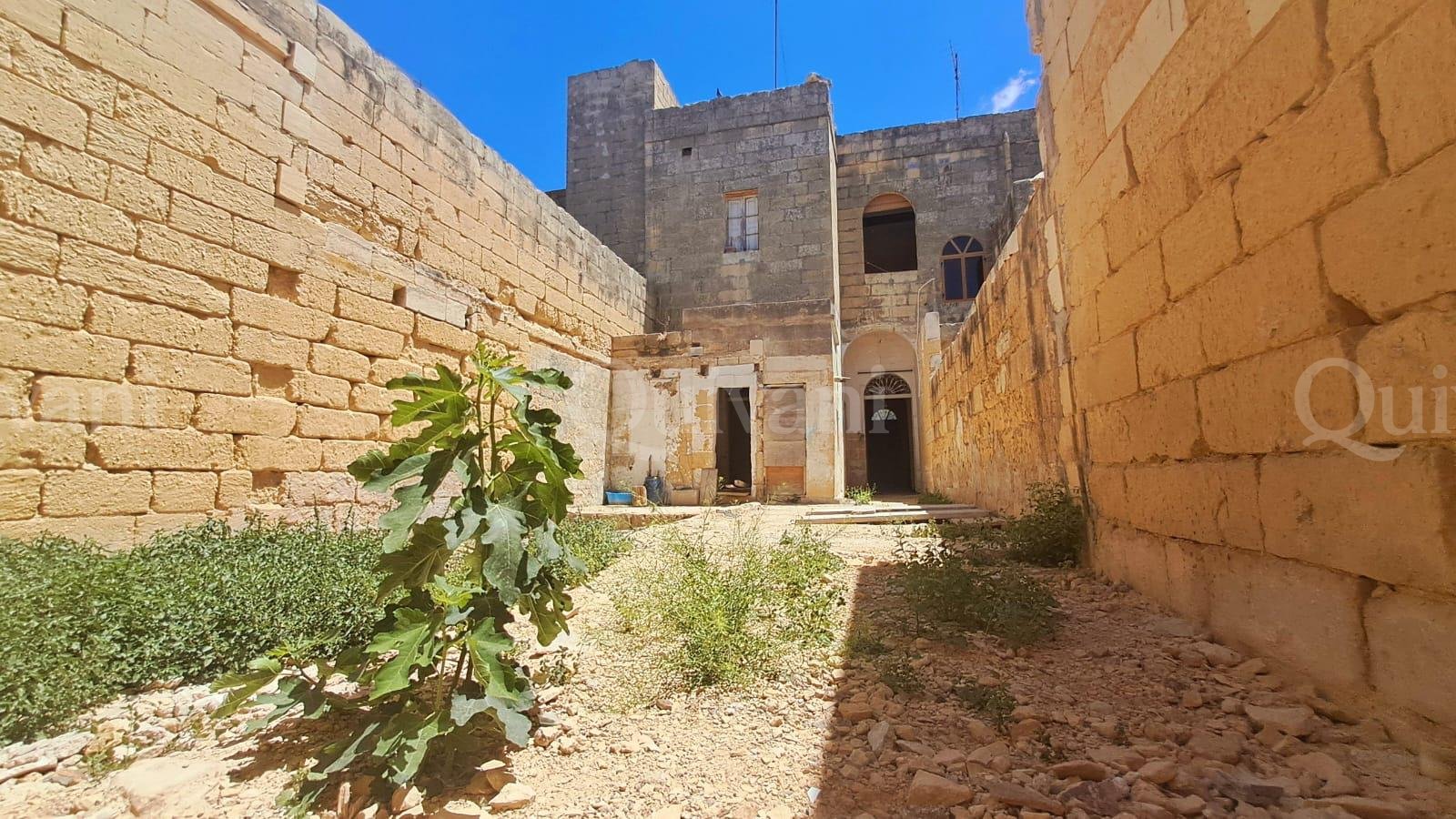 Mosta, Unconverted Townhouse