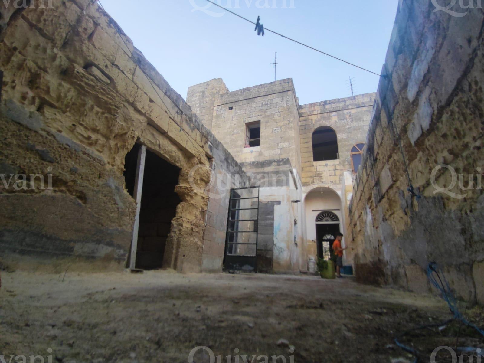 Mosta, Unconverted Townhouse