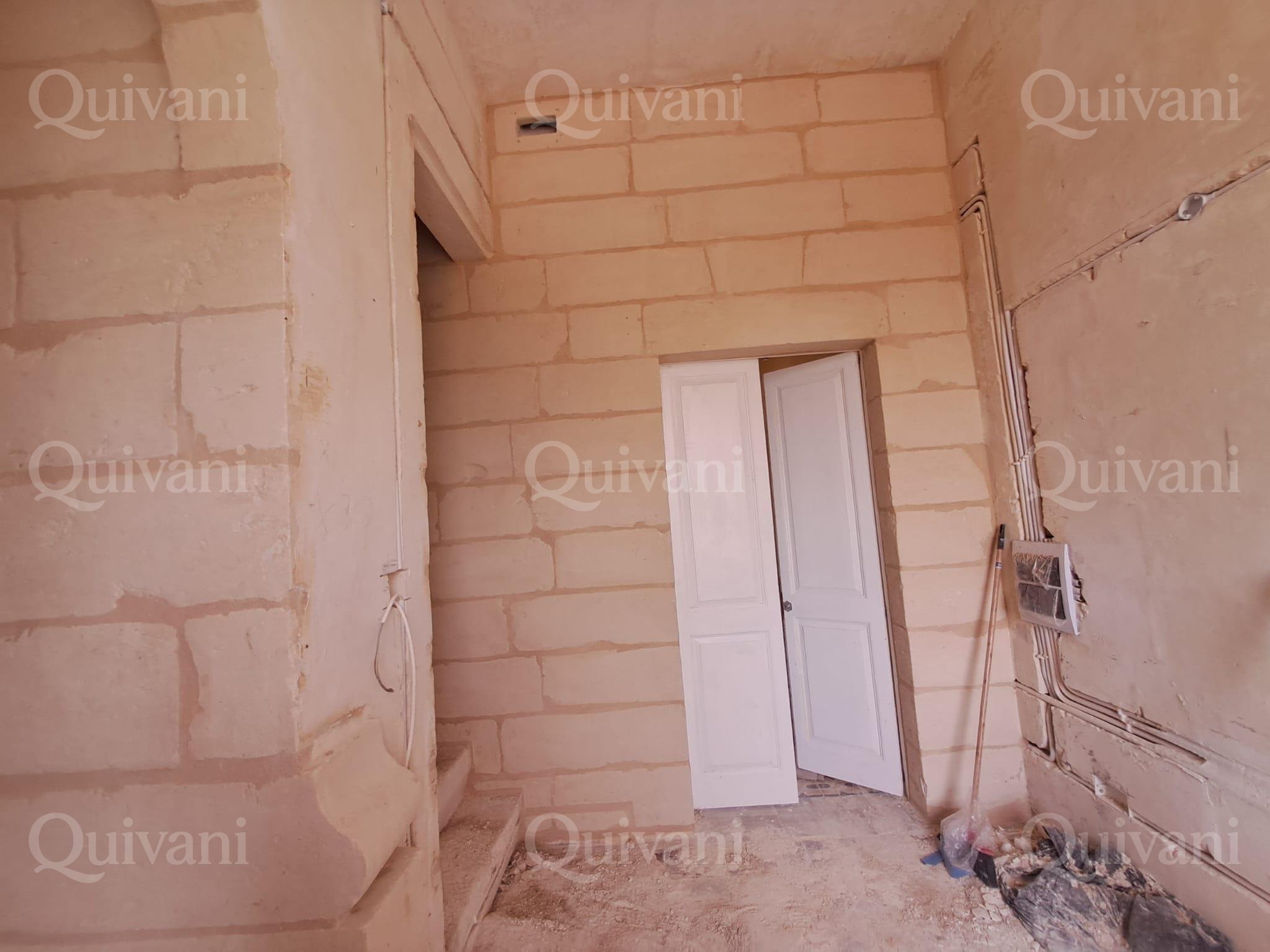 Mosta, Unconverted Townhouse