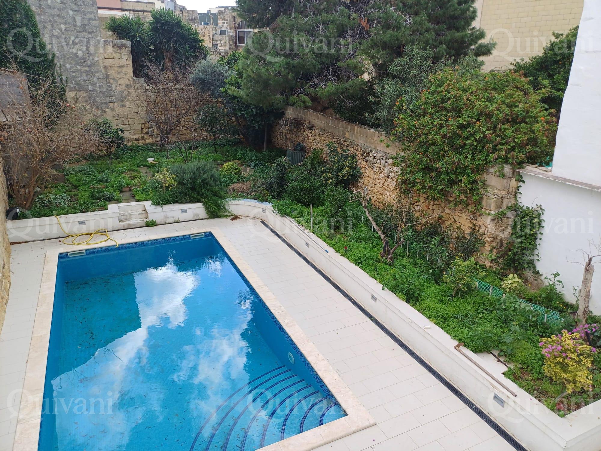 Mosta, Furnished Townhouse