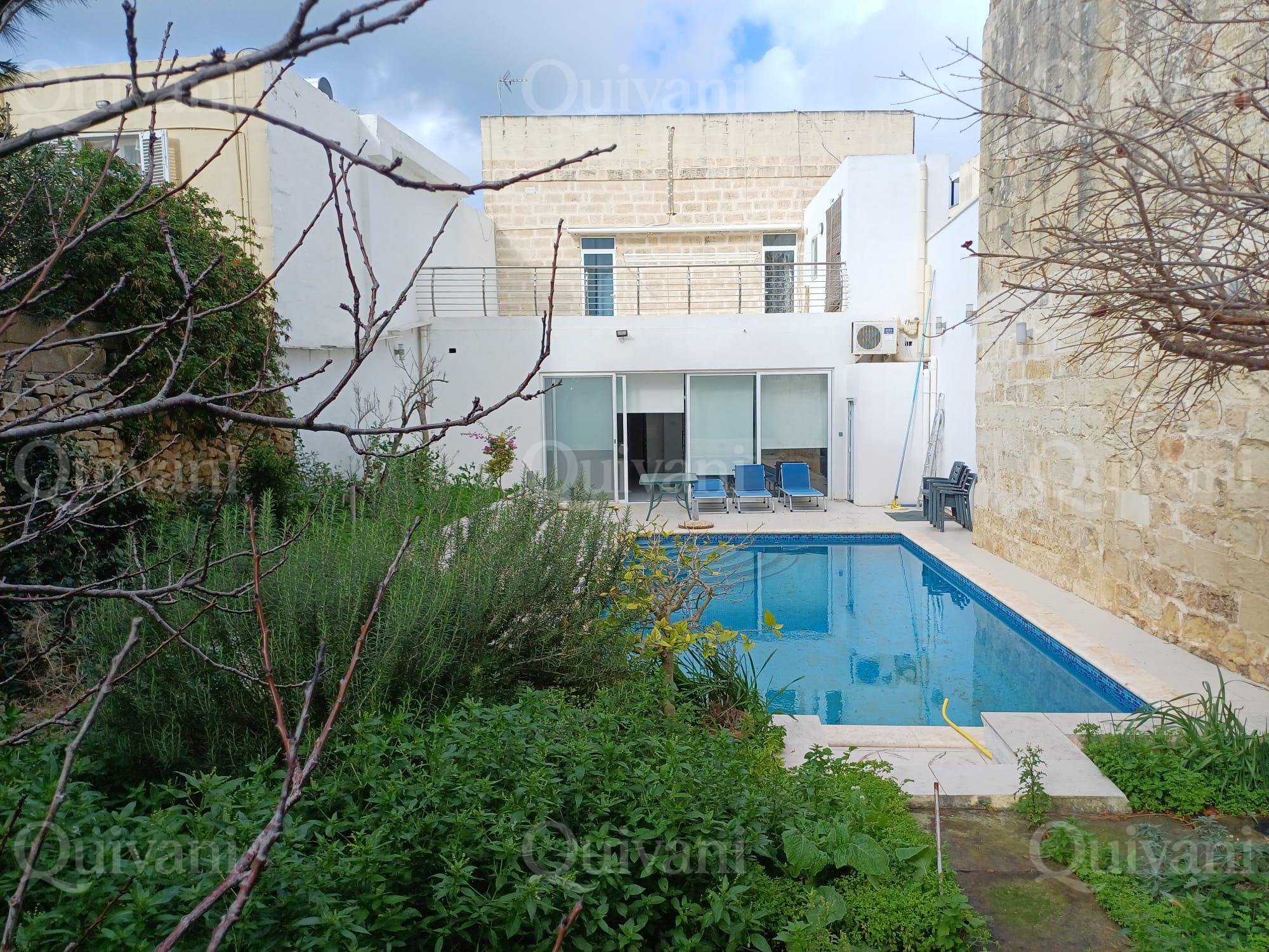 Mosta, Furnished Townhouse