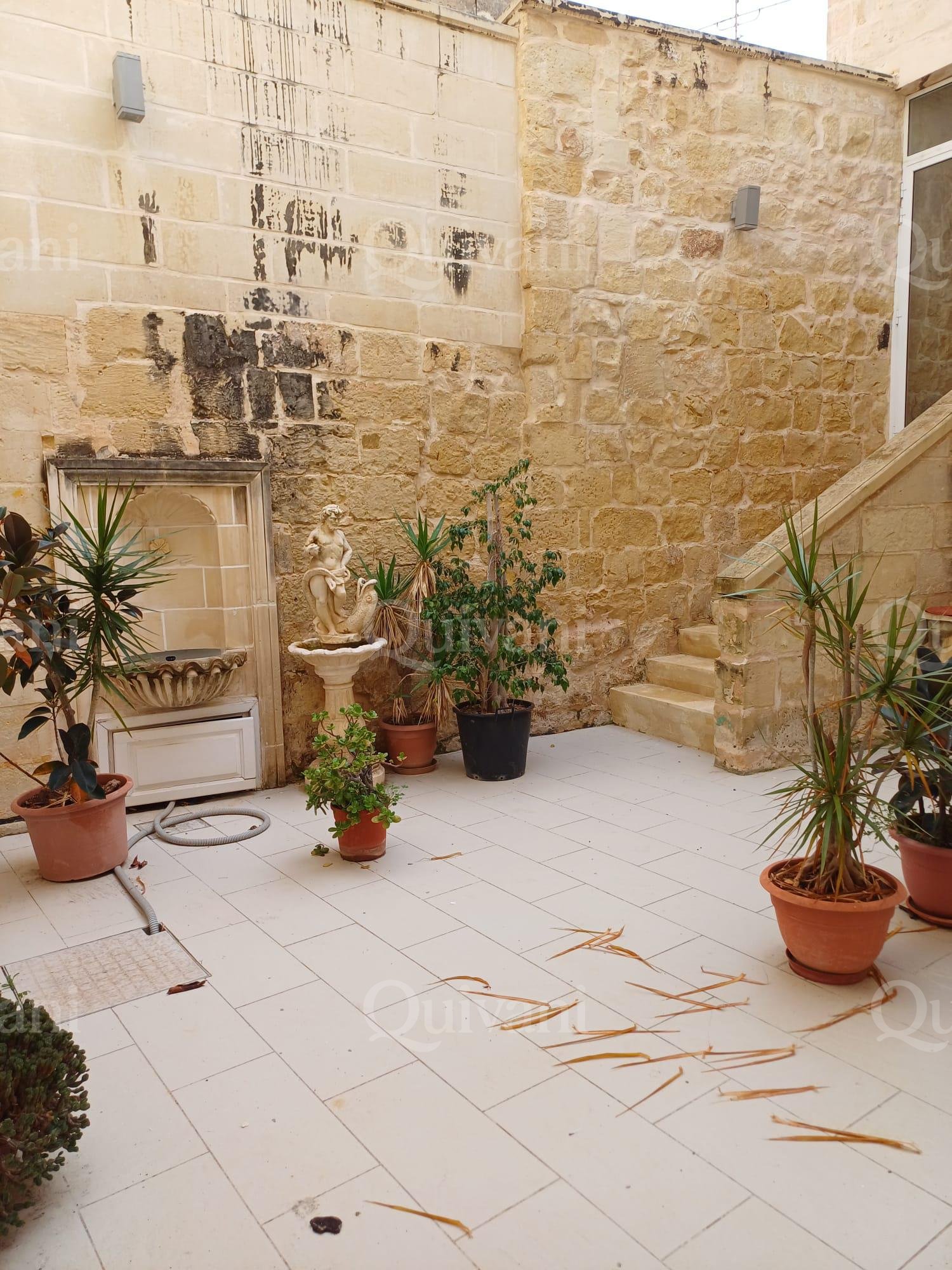 Mosta, Furnished Townhouse