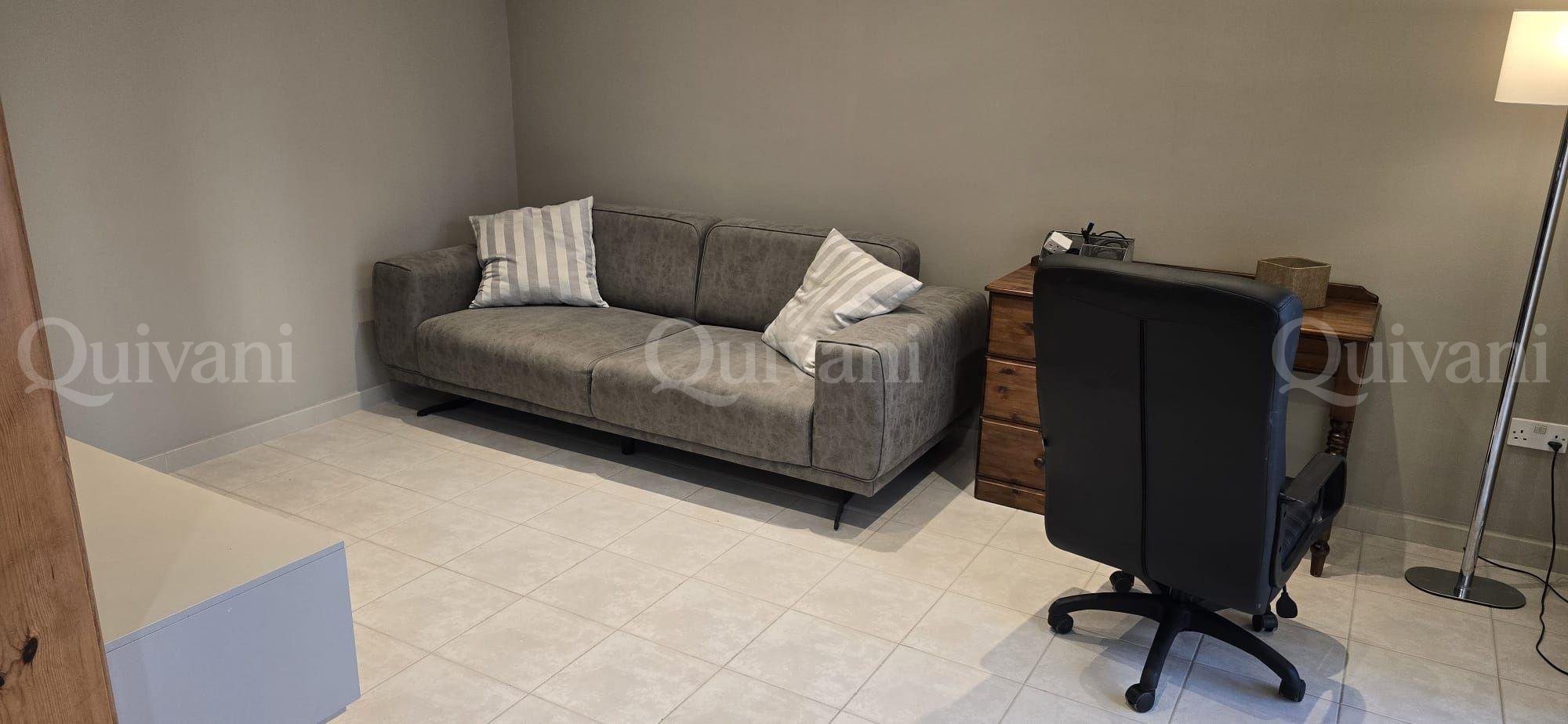 Msida, Elevated Apartment