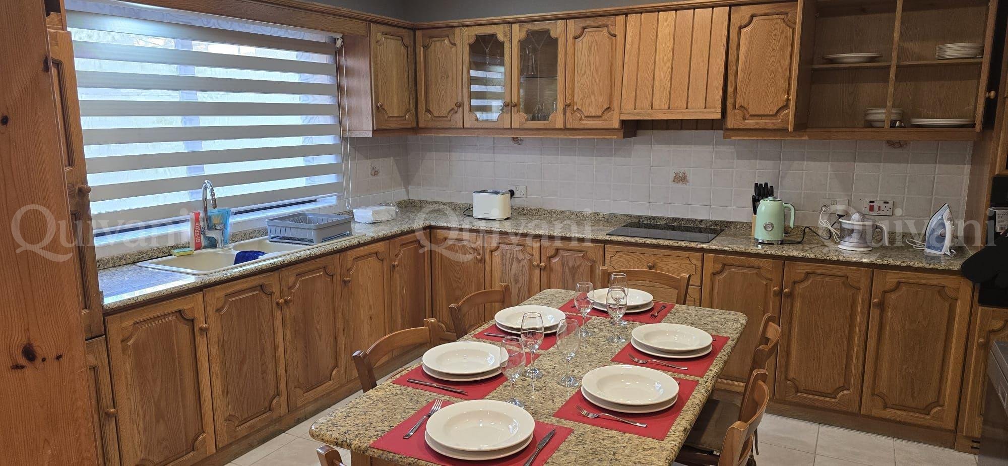 Msida, Elevated Apartment