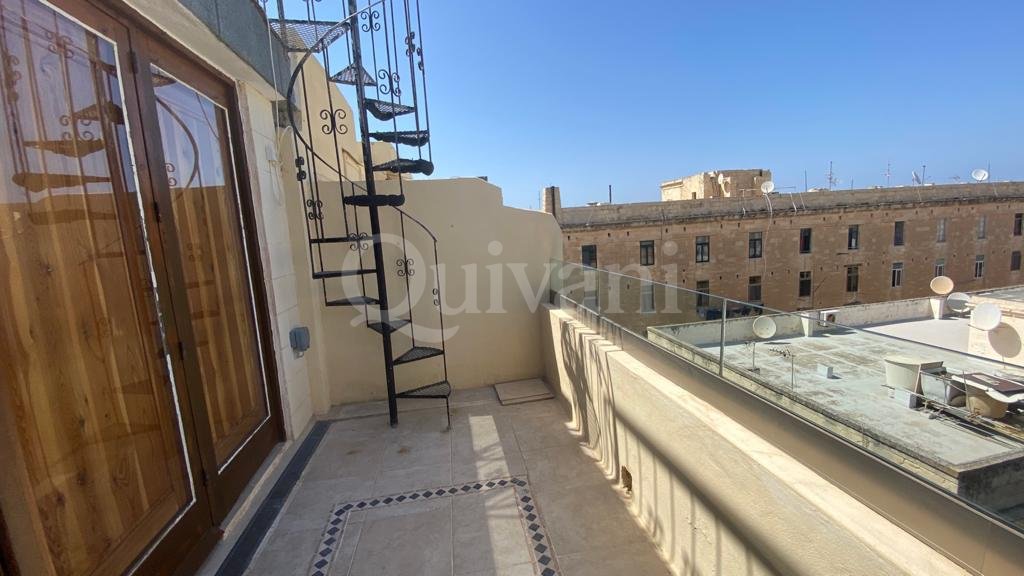Valletta, Furnished Duplex Apartment