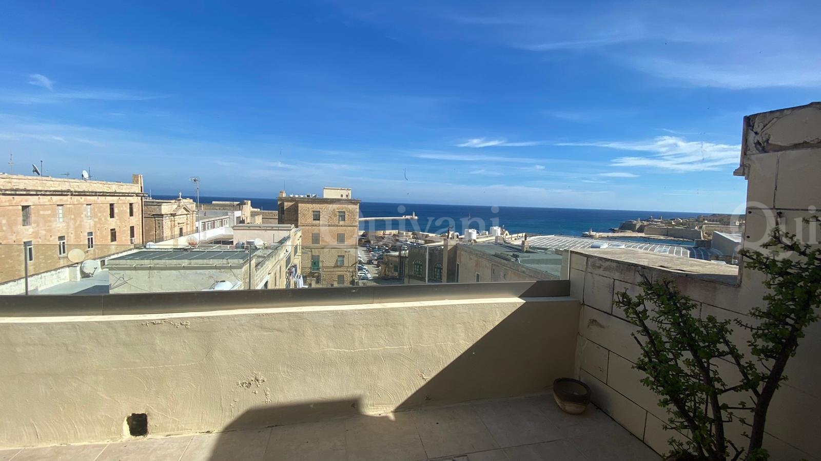 Valletta, Furnished Duplex Apartment