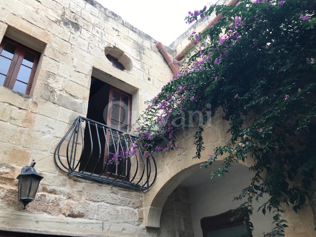 Mosta, Furnished House of Character