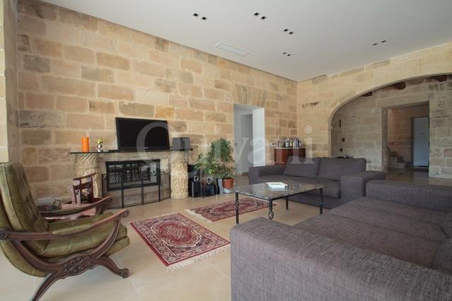 Iklin, Furnished House of Character