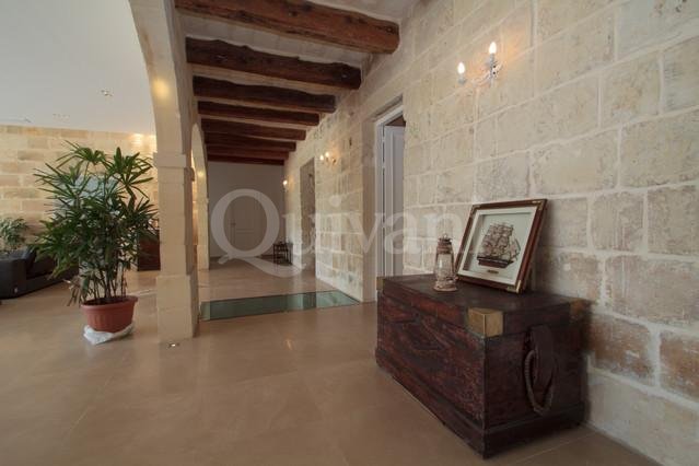 Iklin, Furnished House of Character
