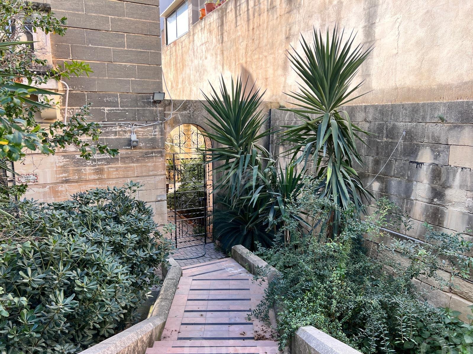 Swieqi, Furnished Villa