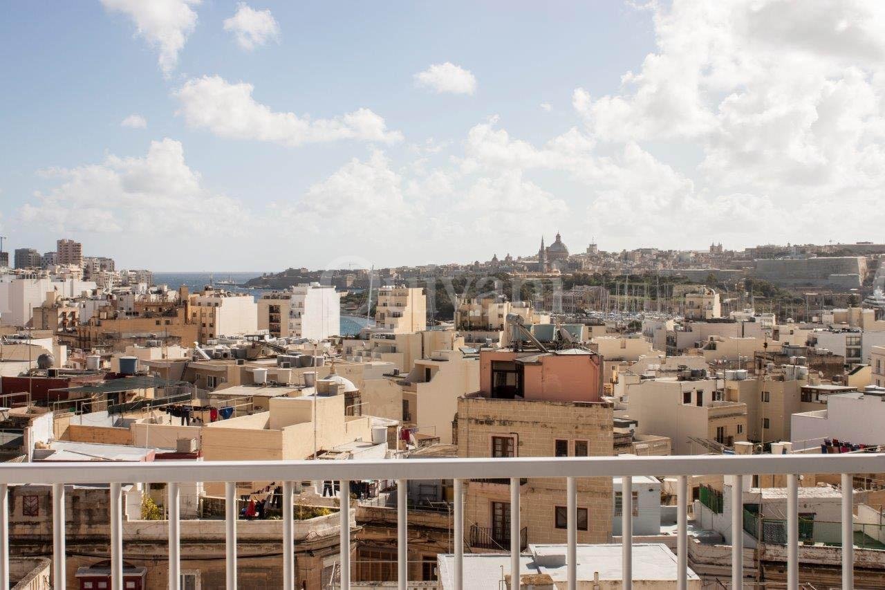 Gzira, Furnished Penthouse