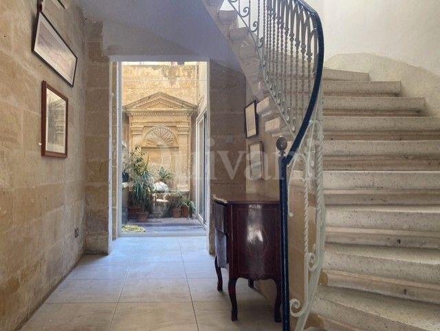 Sliema, Furnished Town House