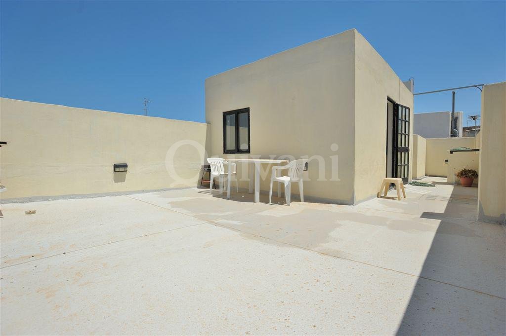 Gzira, Furnished Duplex Maisonette