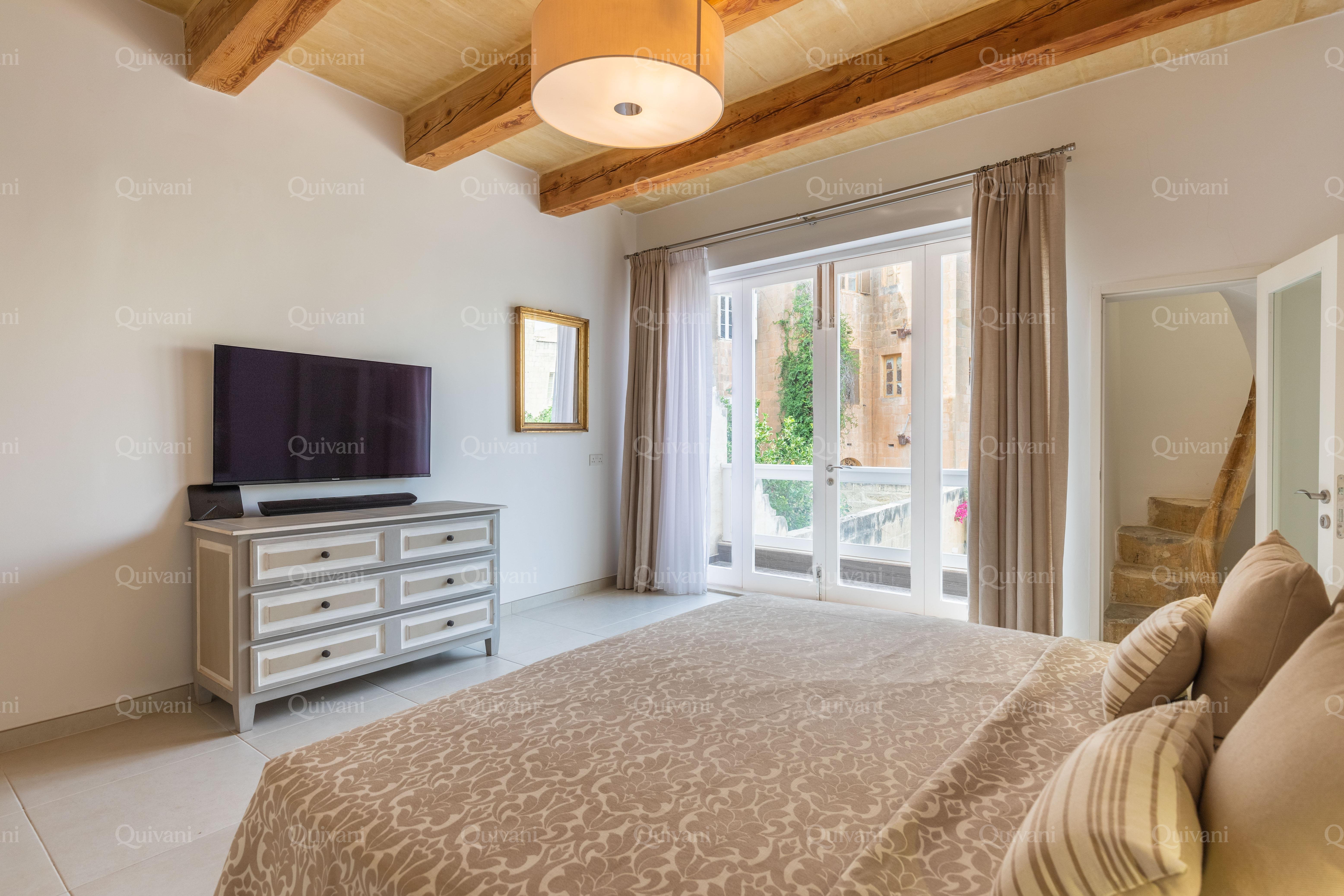 Sliema, Furnished Town House