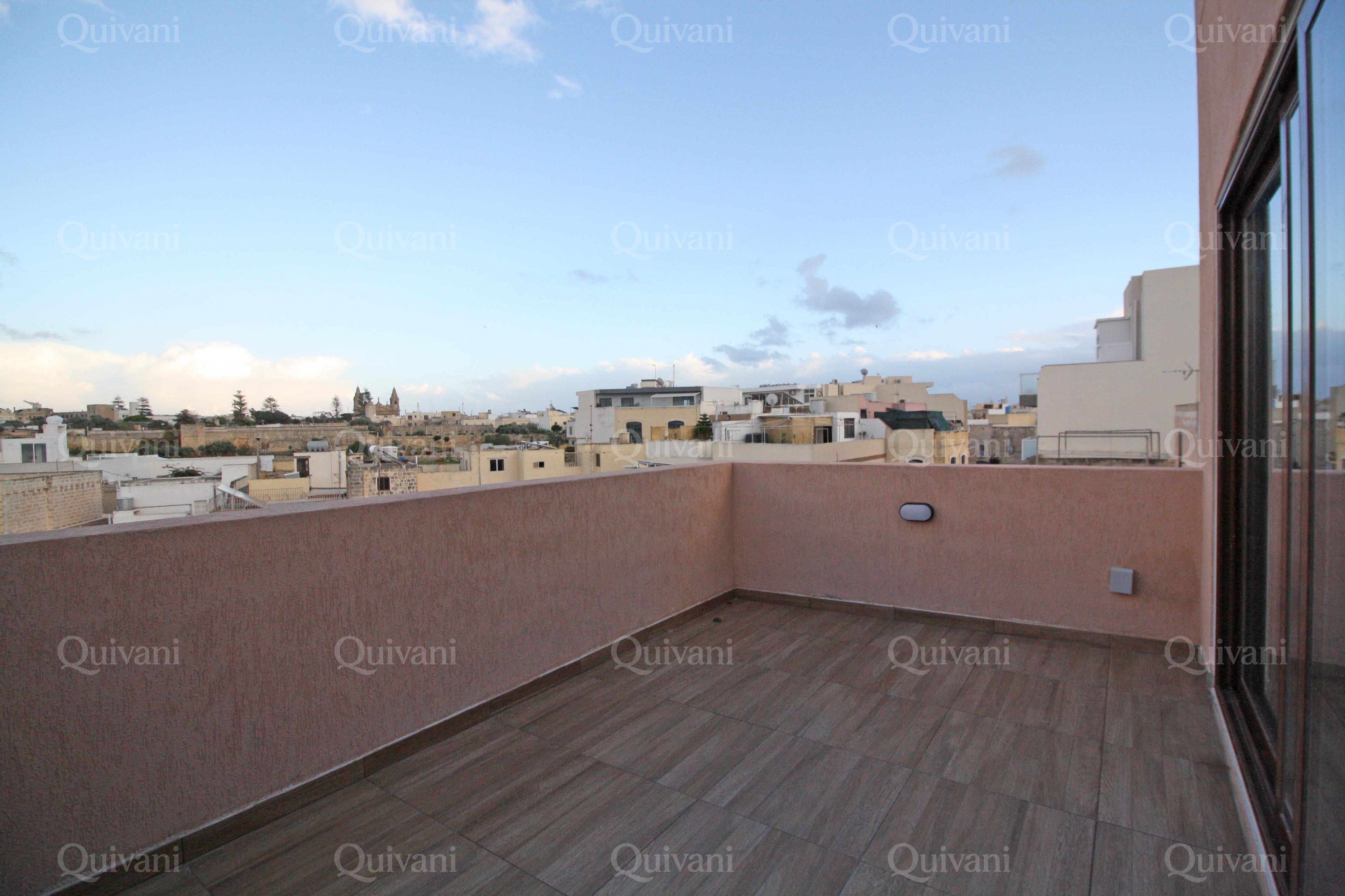 Naxxar, Furnished Penthouse