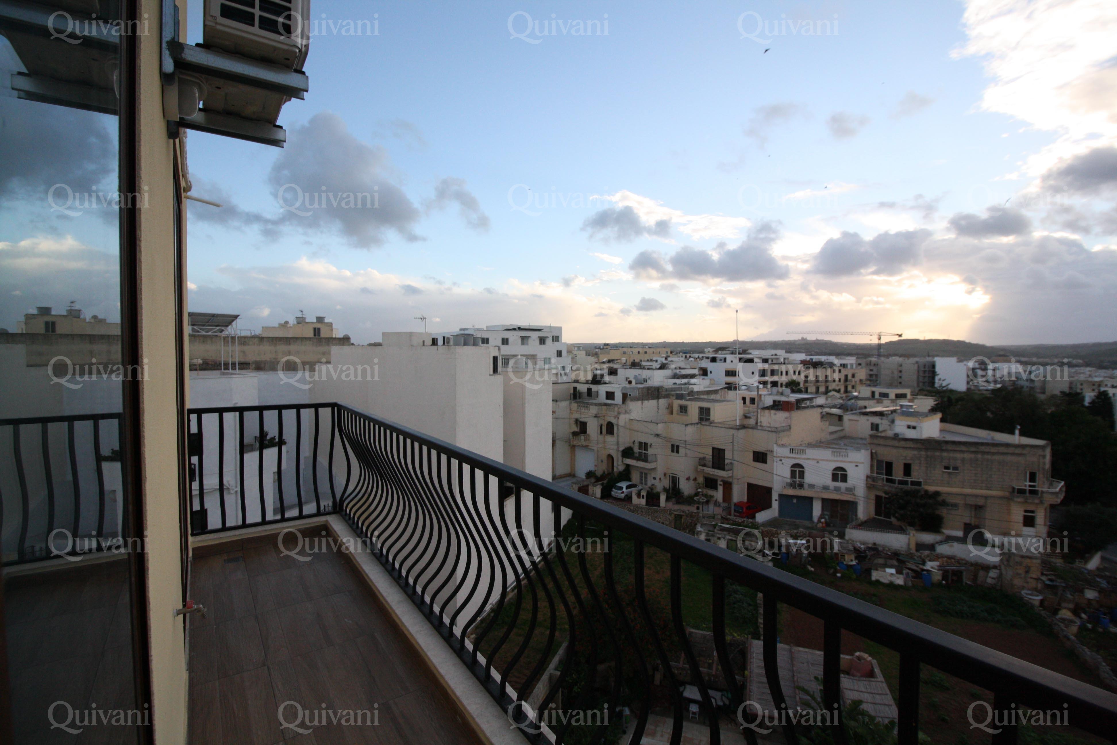 Naxxar, Furnished Penthouse