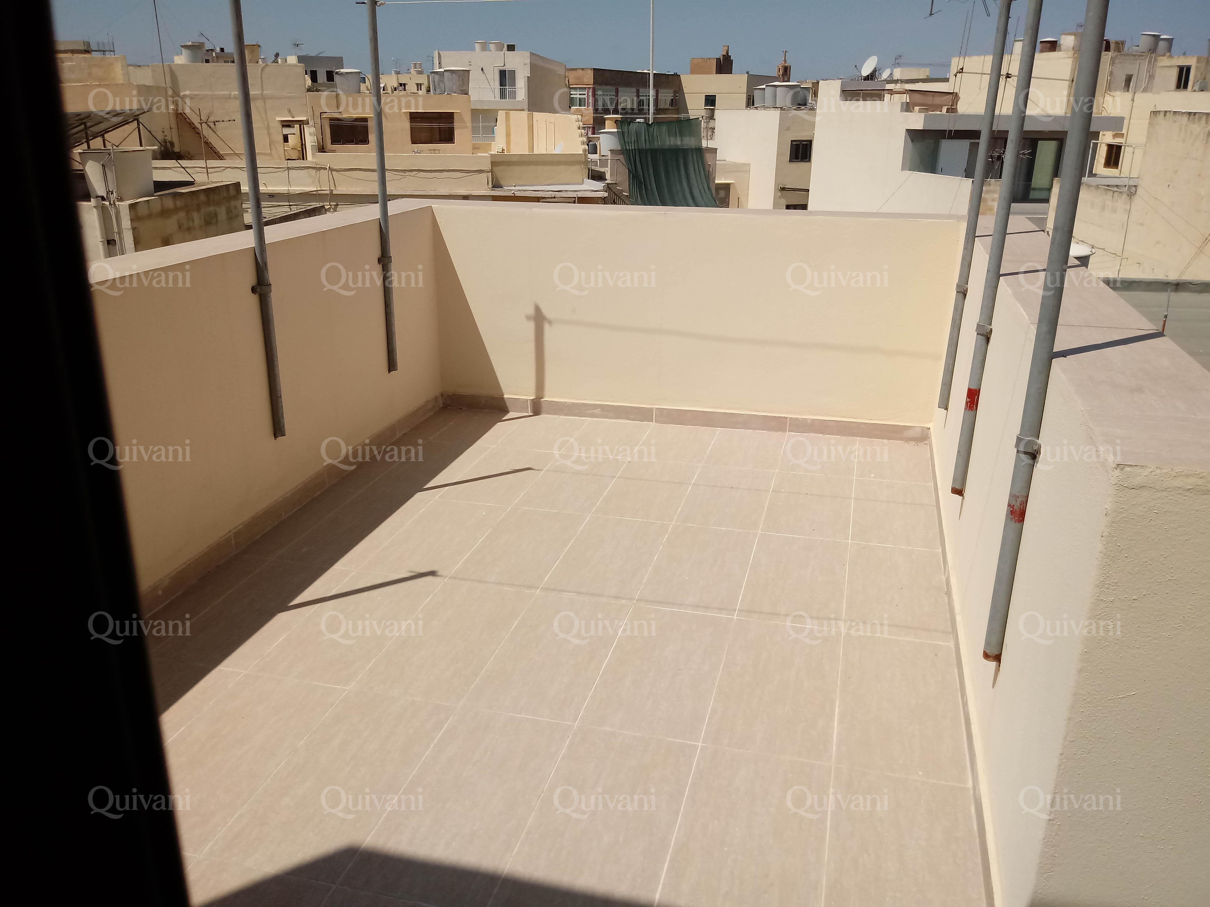 Gwardamangia, Furnished Penthouse