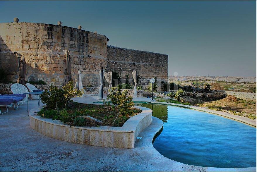 Qormi, Furnished Palazzo
