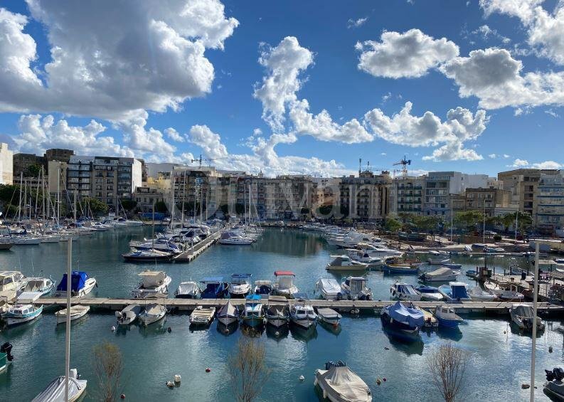 Ta'' Xbiex, Furnished Duplex Penthouse