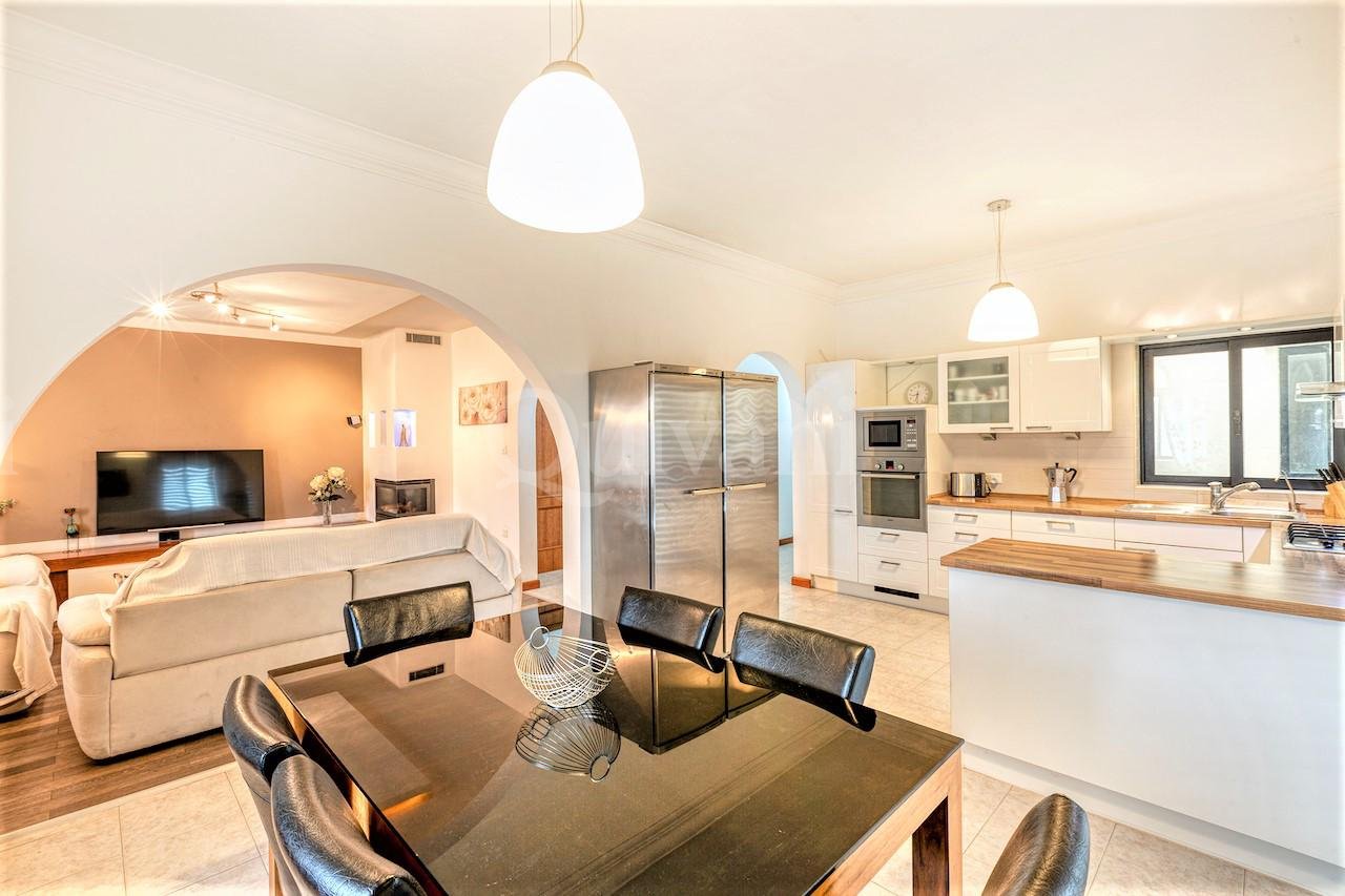 Pembroke, Furnished Apartment