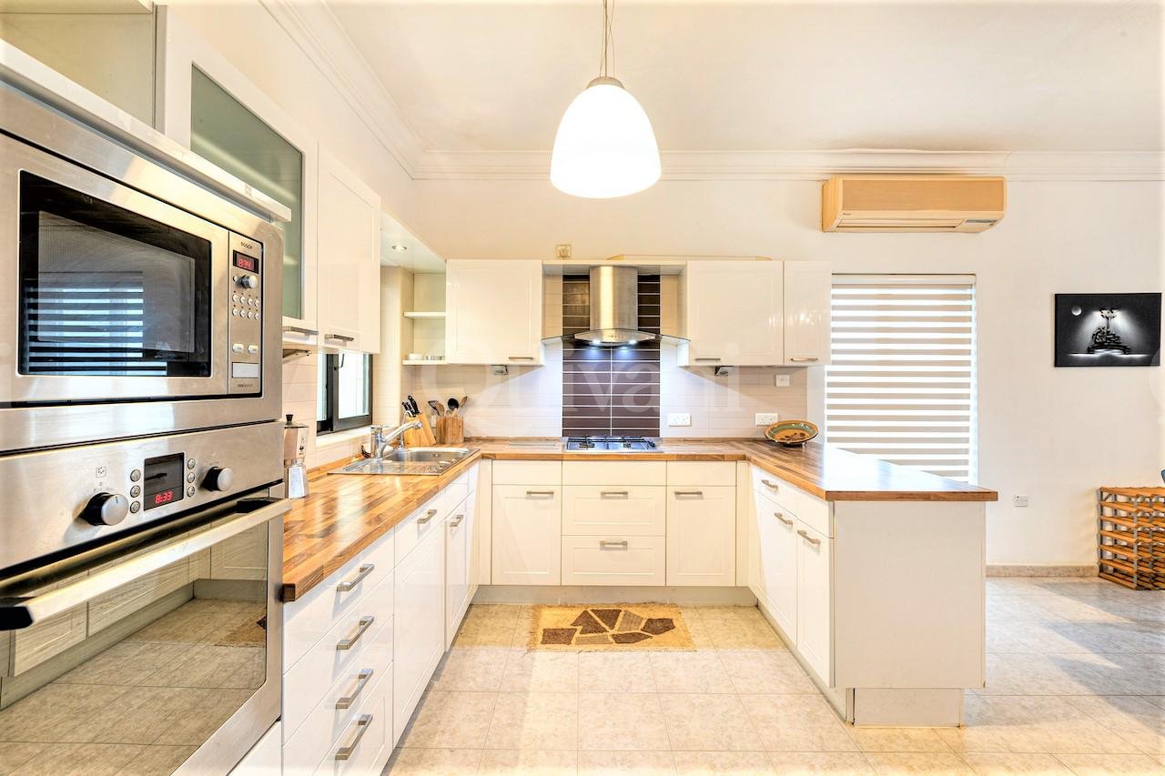 Pembroke, Furnished Apartment