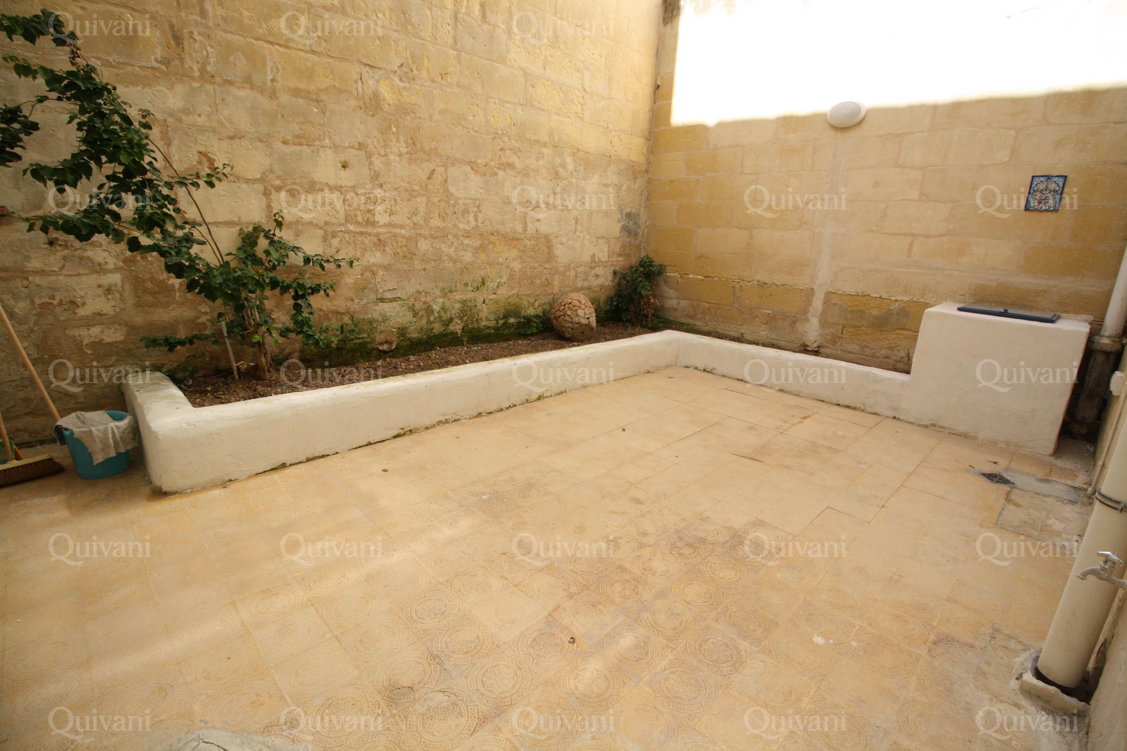Sliema, Furnished Town House