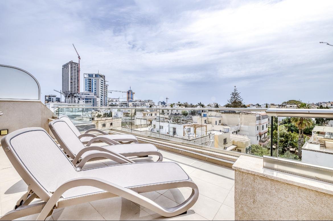 Swieqi, Furnished Penthouse