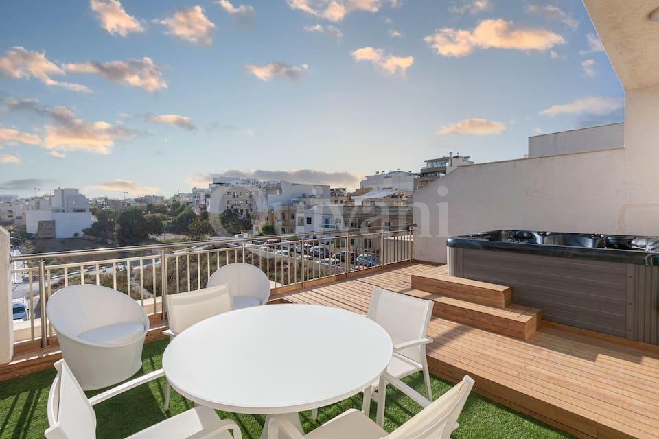 St Julians, Furnished Penthouse