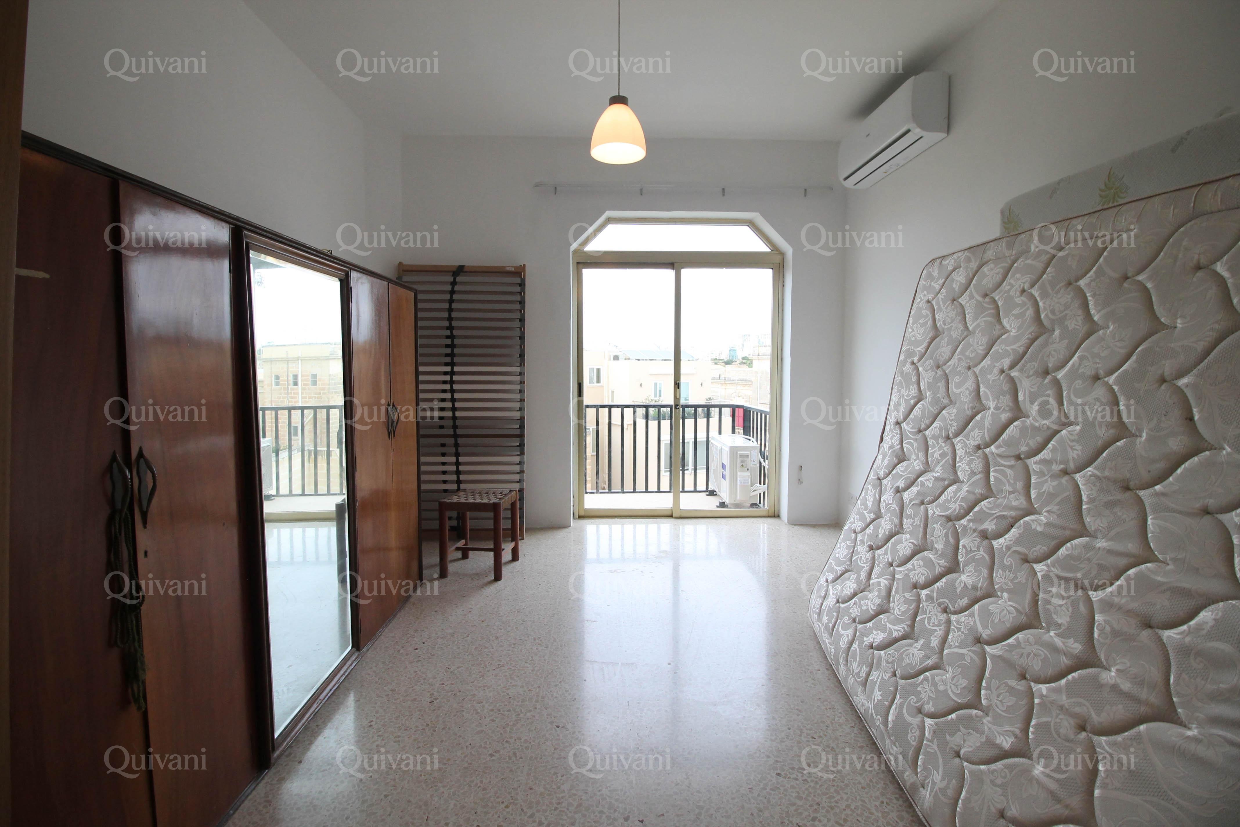 Ta'' Xbiex, Furnished Semi-detached Villa
