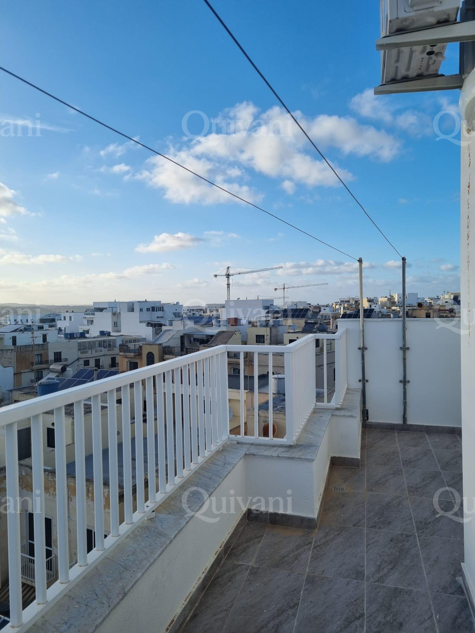 Naxxar, Furnished Penthouse