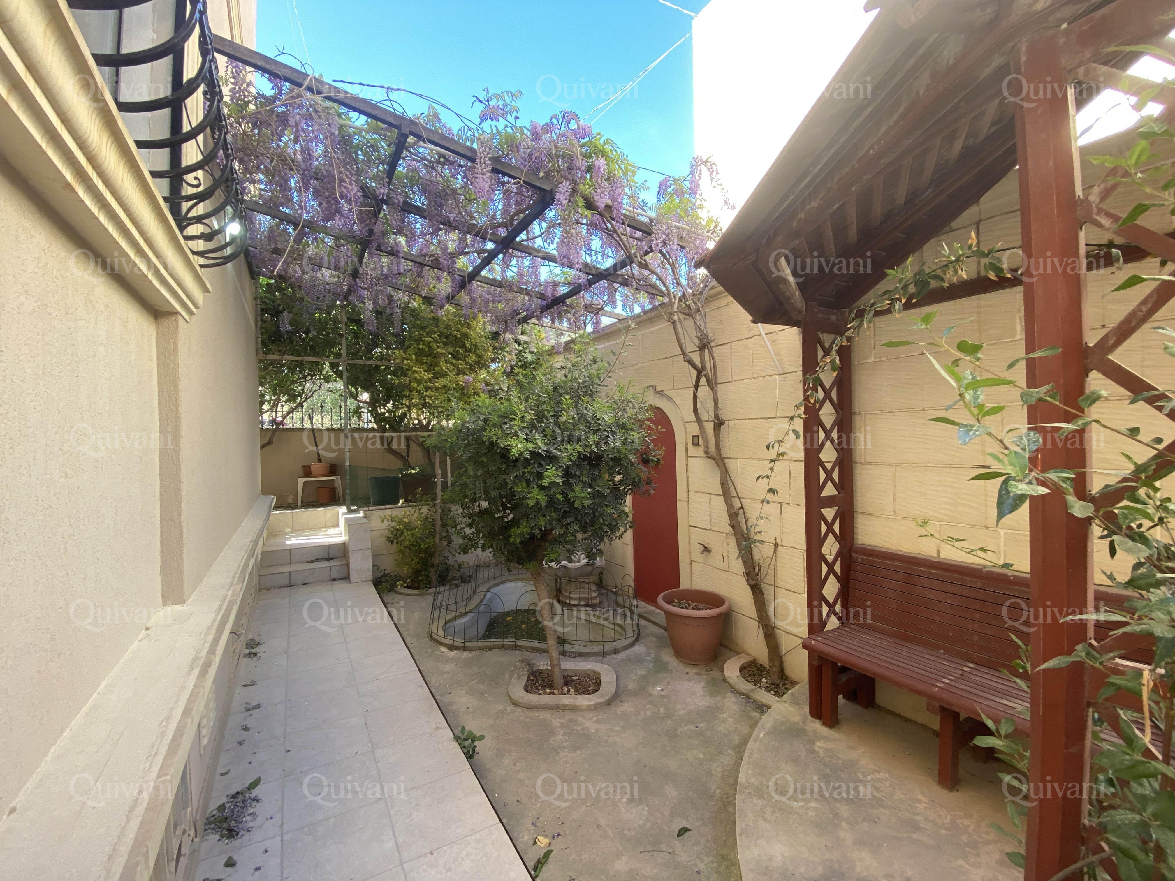 Pembroke, Furnished Semi-detached Villa