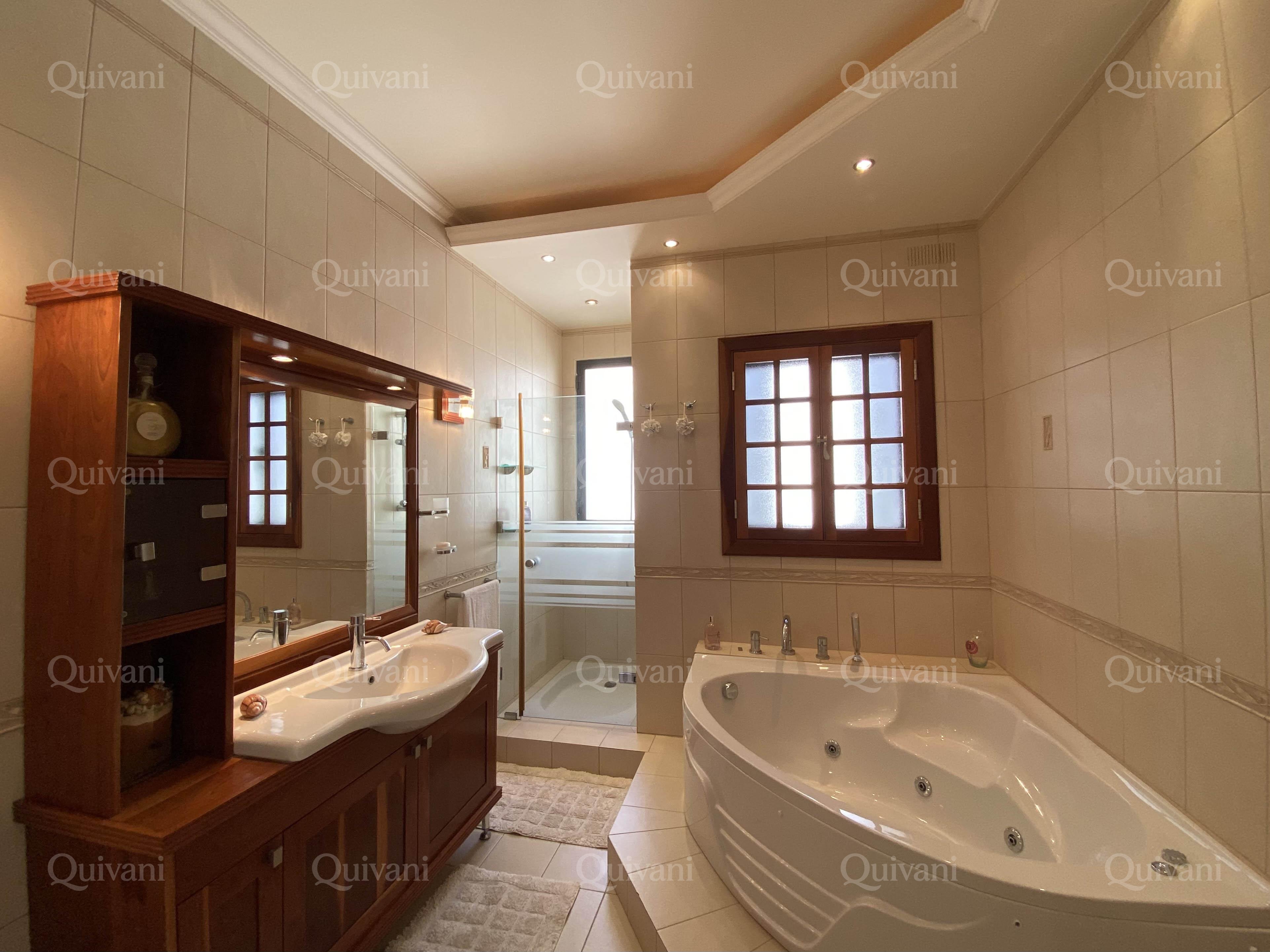 Pembroke, Furnished Semi-detached Villa