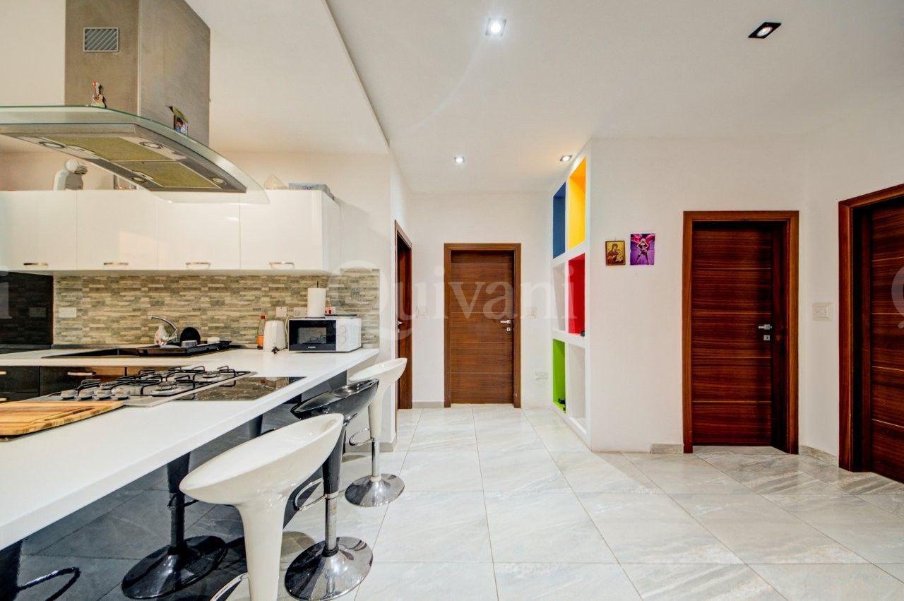 Santa Venera Duplex Penthouse with full ownership of Airspace