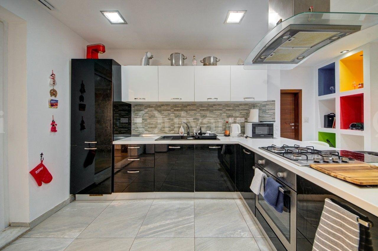 Santa Venera Duplex Penthouse with full ownership of Airspace
