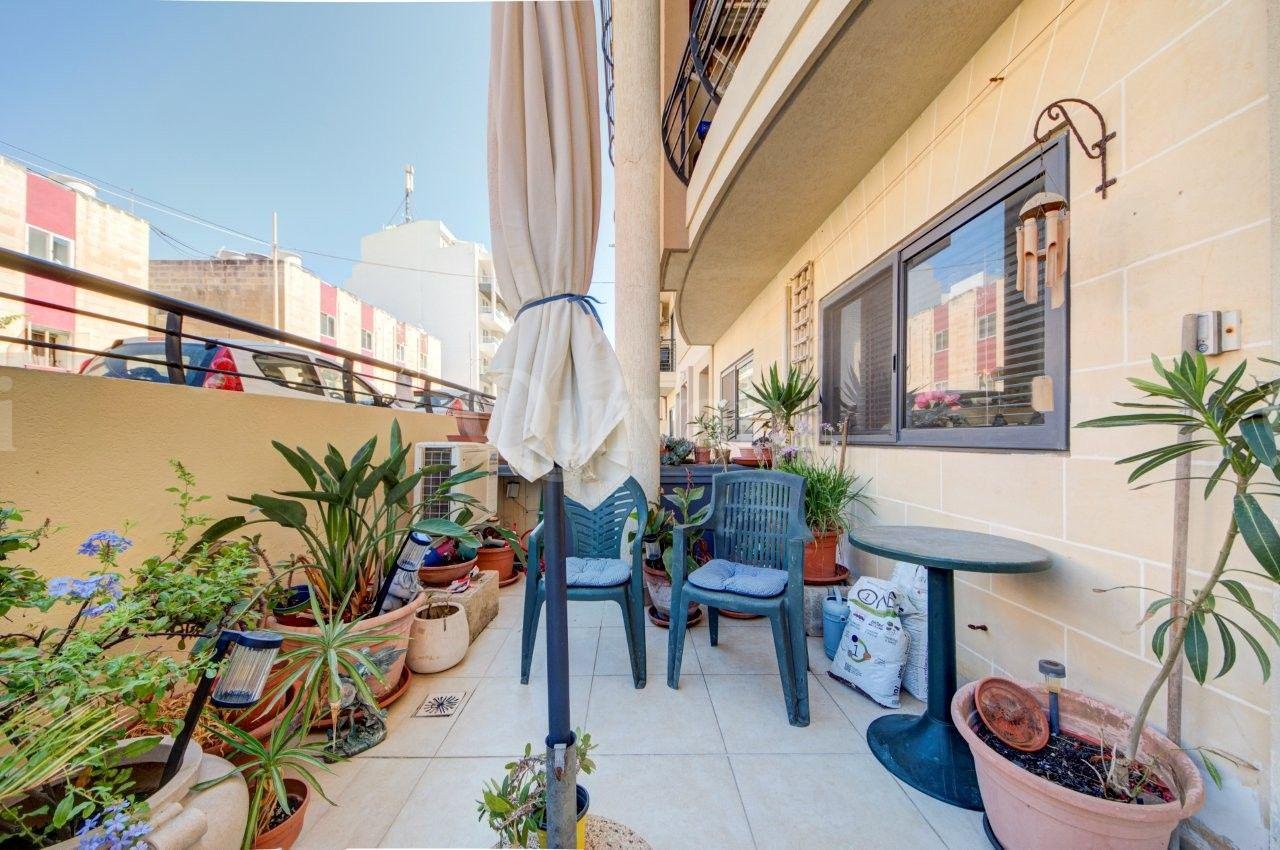 QAWRA, GROUND FLOOR FURNISHED 3-BEDROOM MAISONETTE