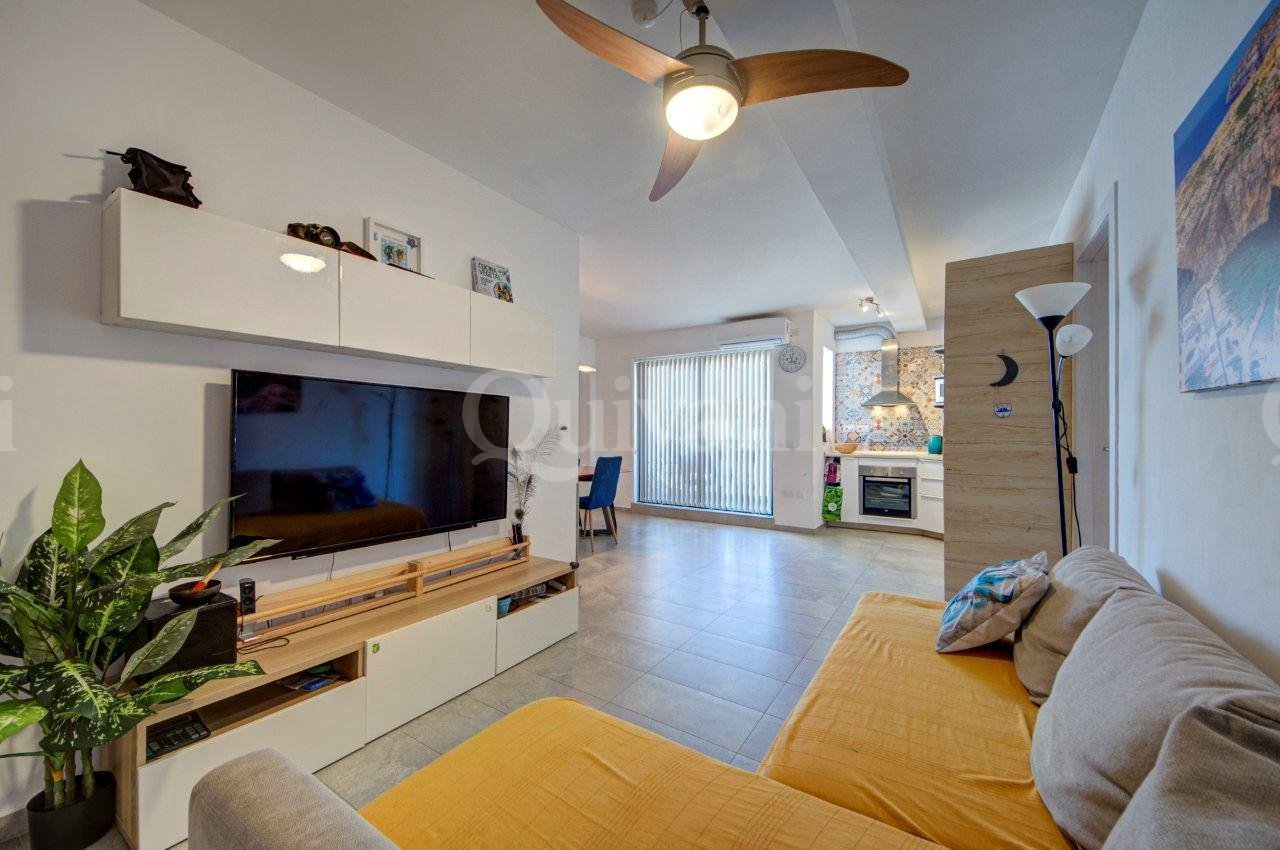 Corner 6th Floor Apartment with views in St Paul's Bay