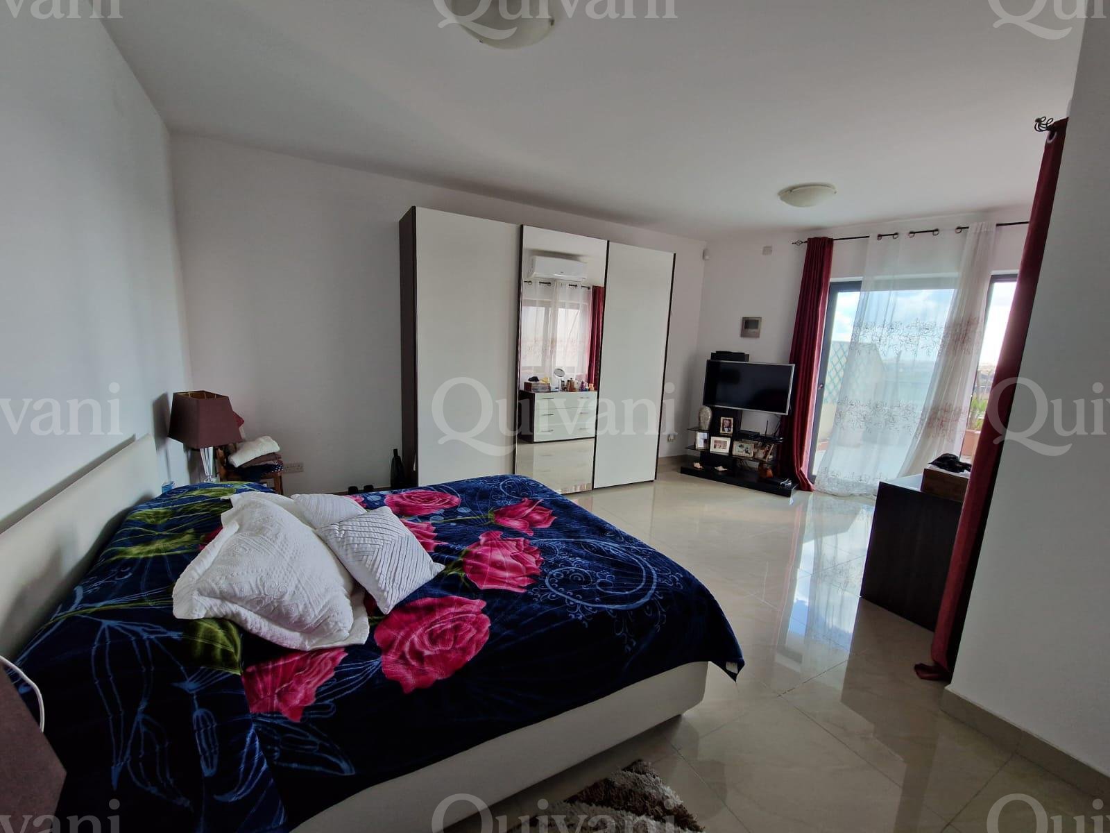 Luqa, Furnished Penthouse