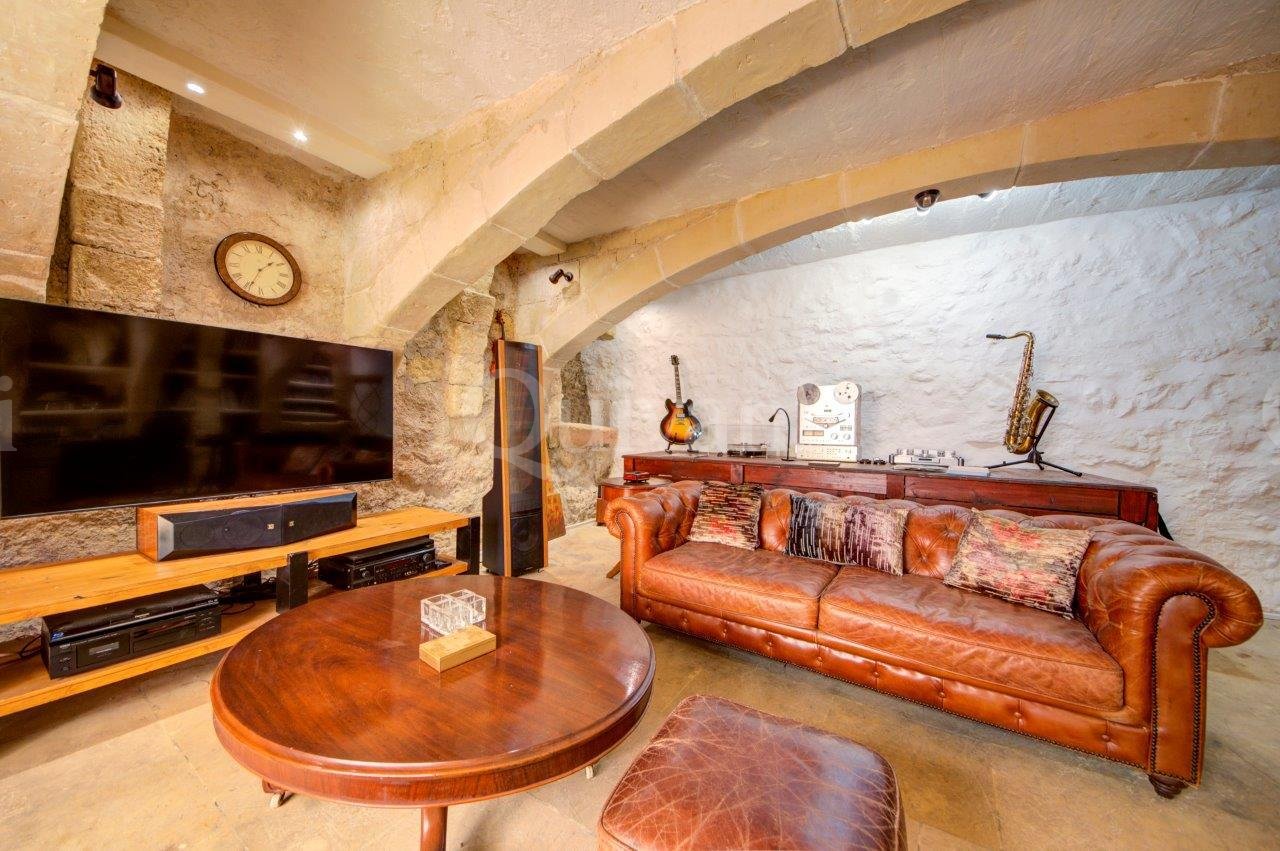 Dingli, Converted House of Character