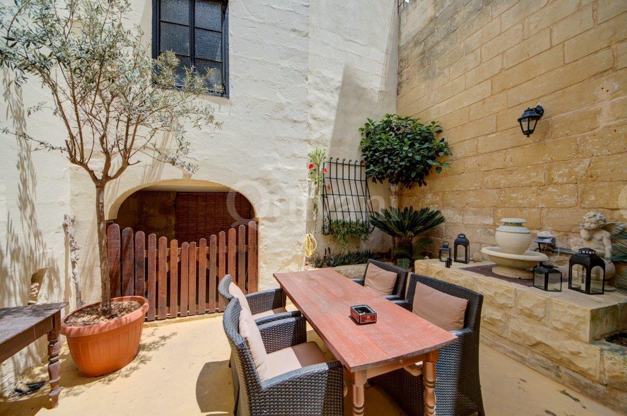 Dingli, Converted House of Character