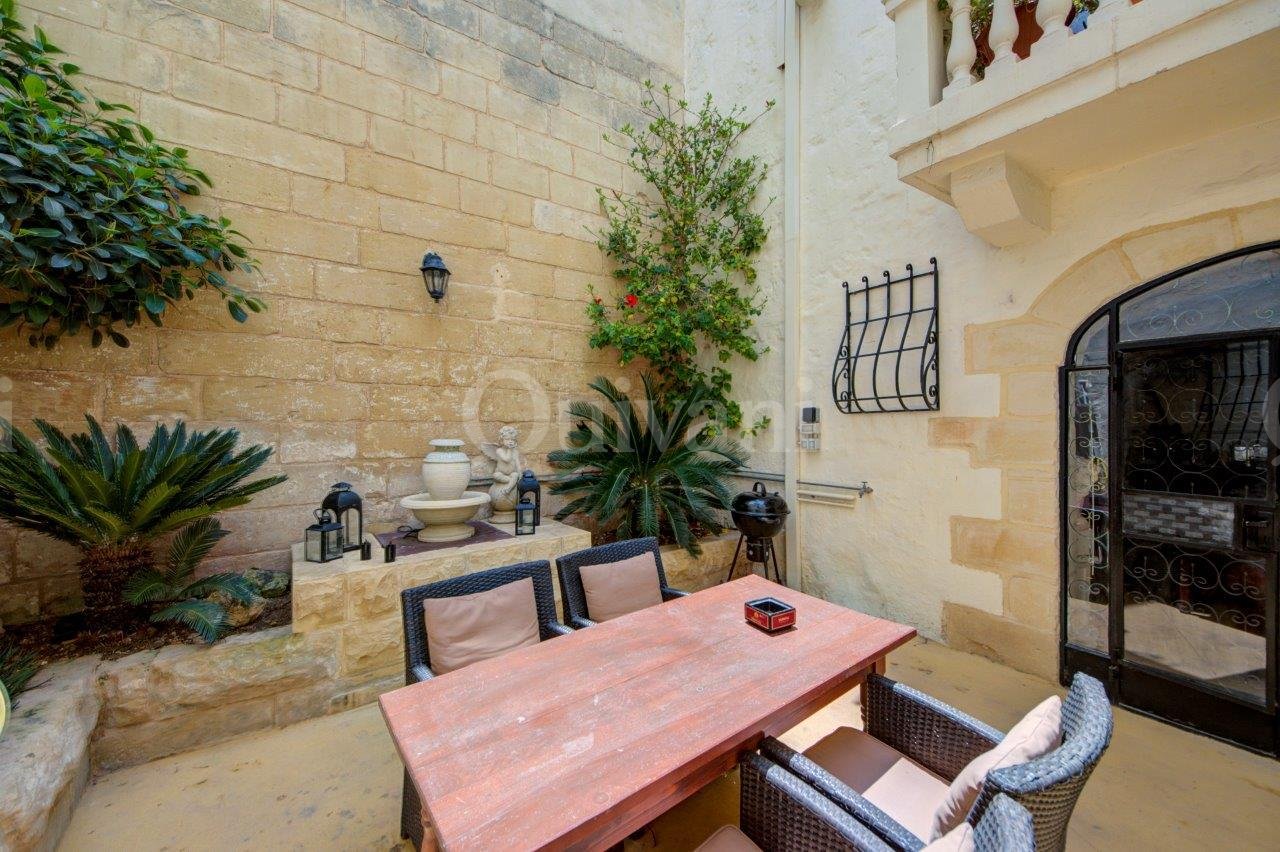Dingli, Converted House of Character